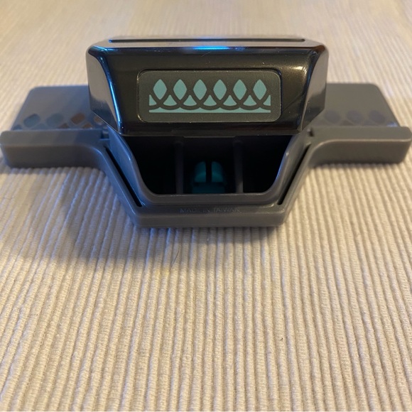 EK Success Edger Punch - Scalloped Arches - Picture 3 of 5